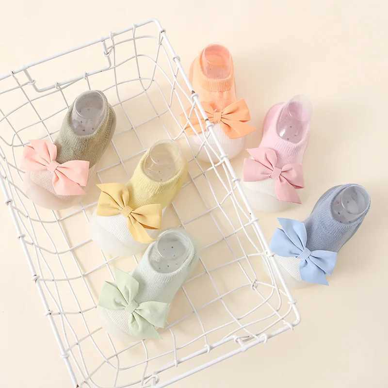 Newborn baby shoes embroidered patterns for boys lipless flooring socks soft rubber soles for children crib baby shoes M240827