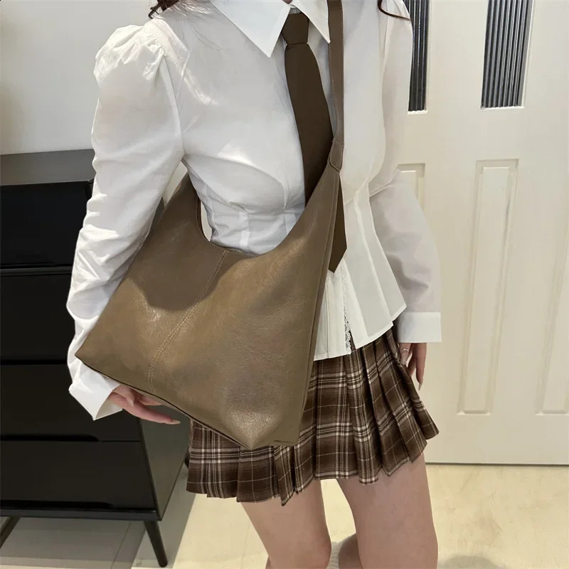 Korean Fashion Womens Handbag with Large Capacity Crossbody Bag Simple Leisure Commuting PU Leather Single Shoulder Tote y240826