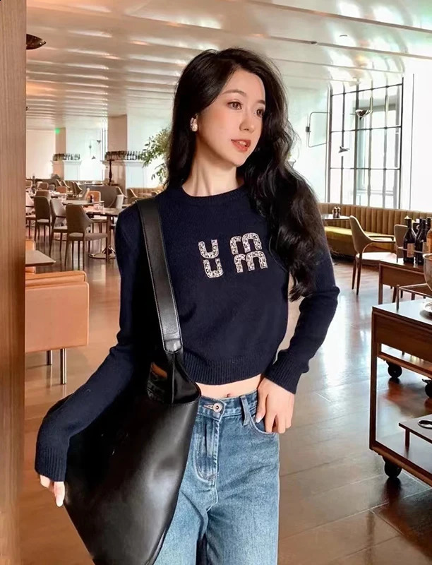 Autumn Winter Letter Diamond Sleeping Traction Knitted Sweater Female 240826