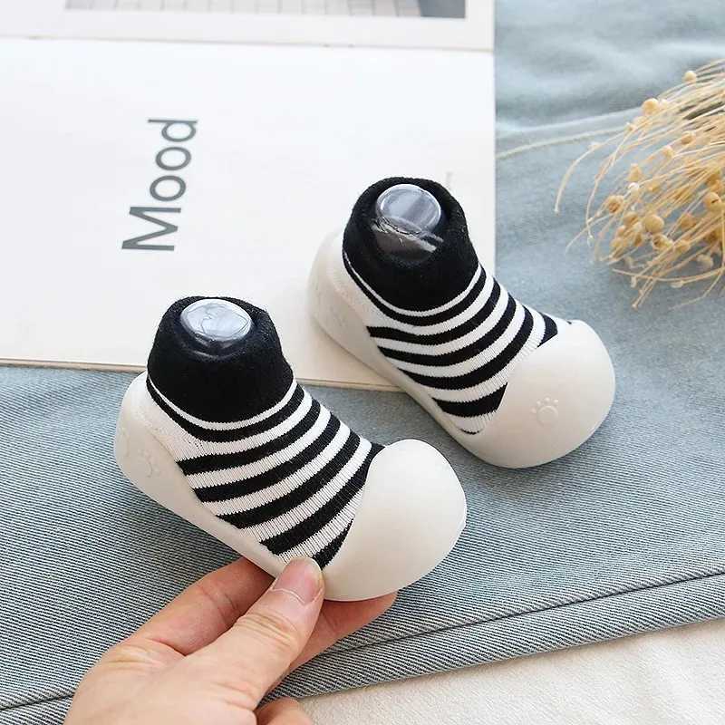 Childrens socks with cartoon stripes polka dots thin cotton breathable and non slip soft sole childrens shoes family 3D floor socks M240827