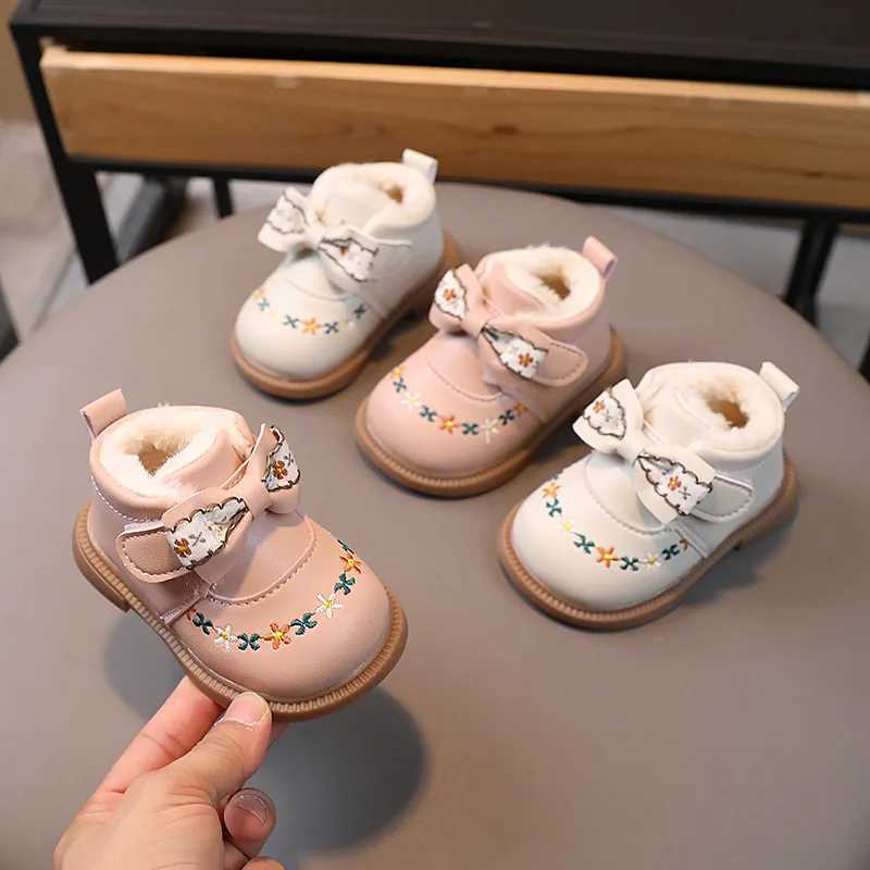 Zapatos Ni a Plush First Walking Shoes Winter New Style 0-3 Year Old Baby Shoes Warm Cotton Shoes Soft soled Leather Shoes Cute Short Boots M240827