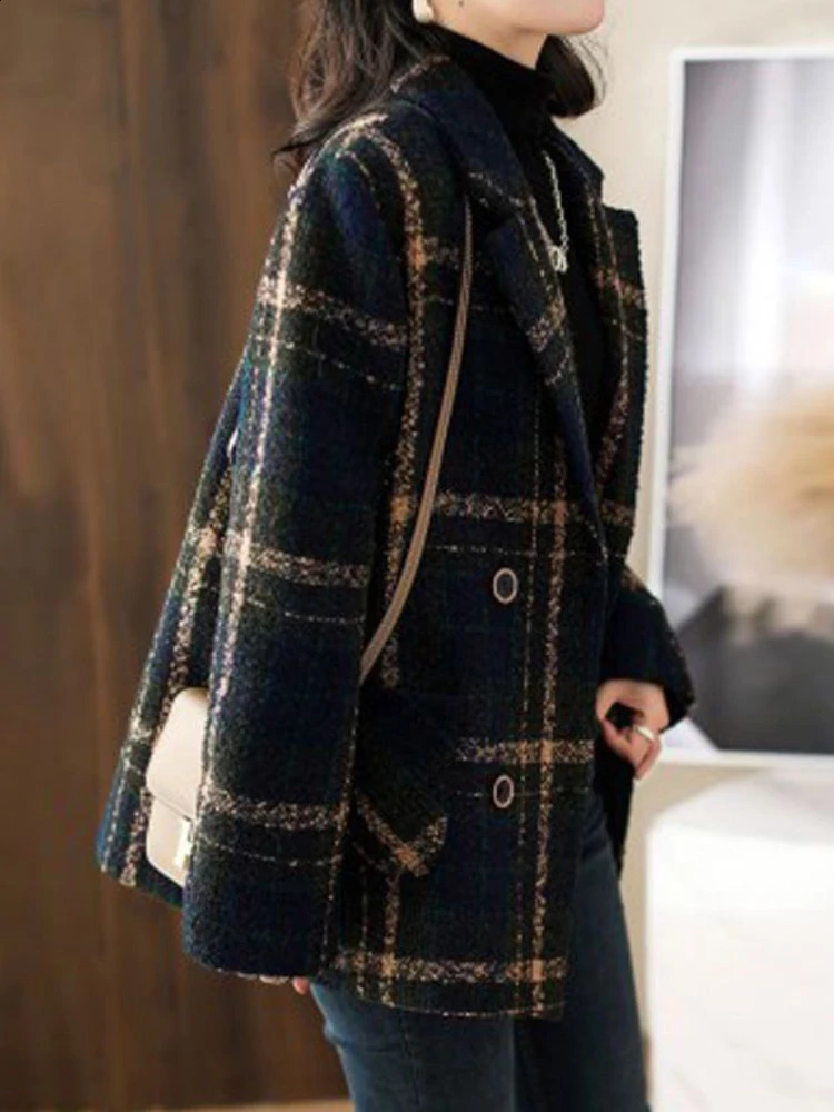 Retro womens winter coat with collar and double chest fashion jacket checkered patchwork wool 240826