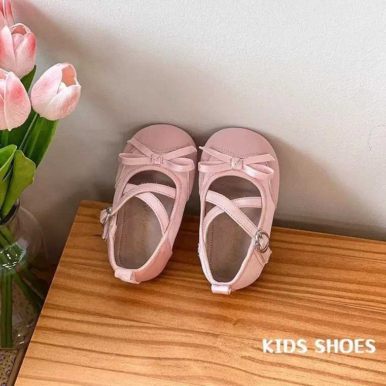 Princess girl shoes childrens leather shoes new fashion cross belt casual apartment soft Mary Jane wedding shoes M240827