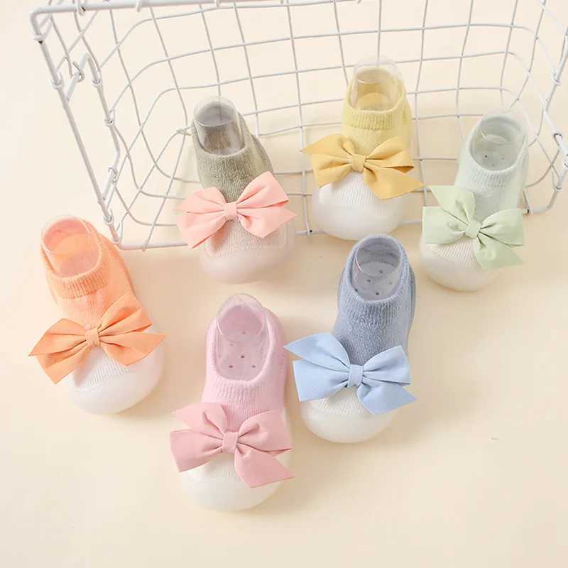 Newborn baby shoes embroidered patterns for boys lipless flooring socks soft rubber soles for children crib baby shoes M240827