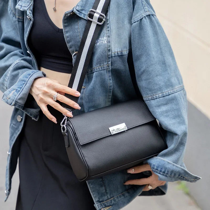 2024 AutumnWinter Underarm Bag Womens Fashion Retro Cow Leather Crossbody Handbag High Quality Texture Shoulder 240828Z