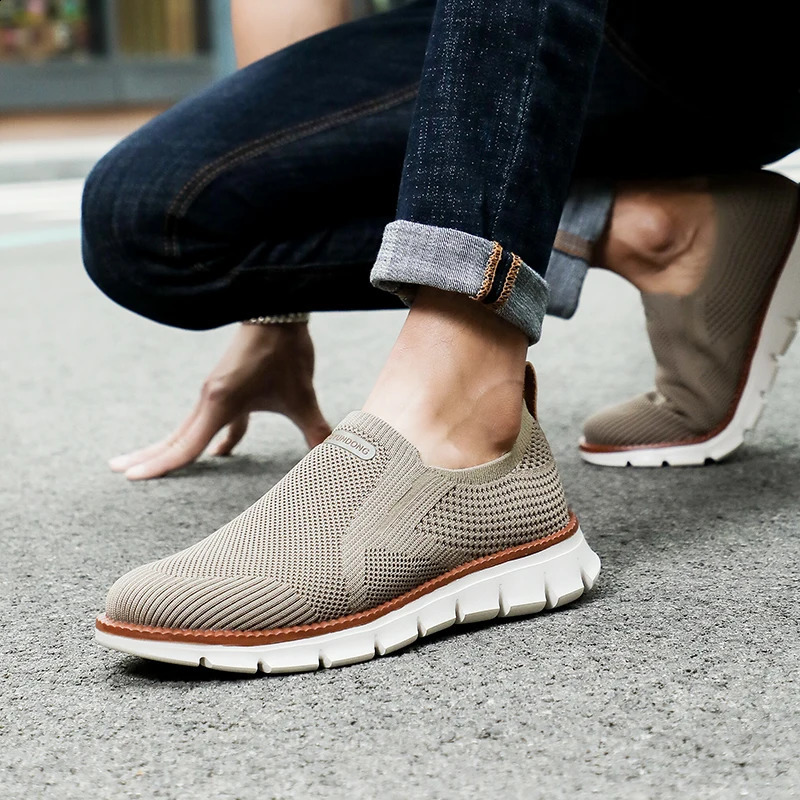 Outdoor mens sports shoes mens lightweight summer fashion breathable mesh mens casual shoes Zapatillas Hombre 240827