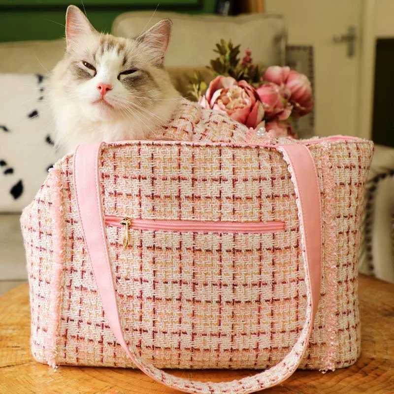 Luxury design pet carrier puppy tote bag outdoor dog accessories pet tote bagX240827