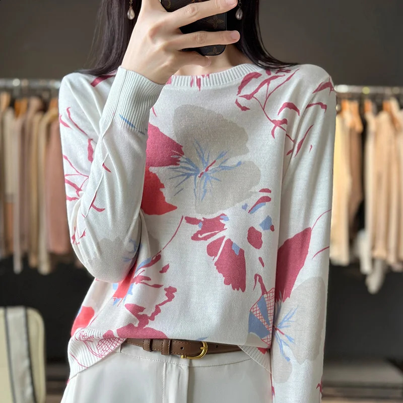 Autumn and Winter Knitted Wool Mulberry Silk Printed Round Neck Sweater Fashion Clown Loose Bottom 240827