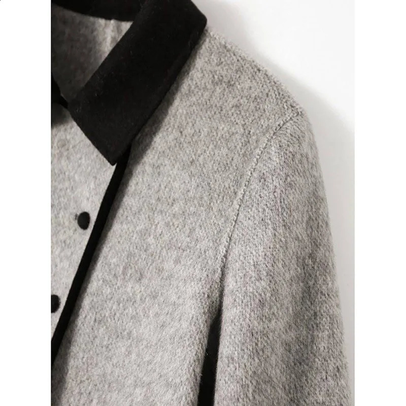 Autumn Womens AutumnWinter Wool Jacket Vintage Long Coat Korean Horn Button Elegant Thick Windproof Machine 240826