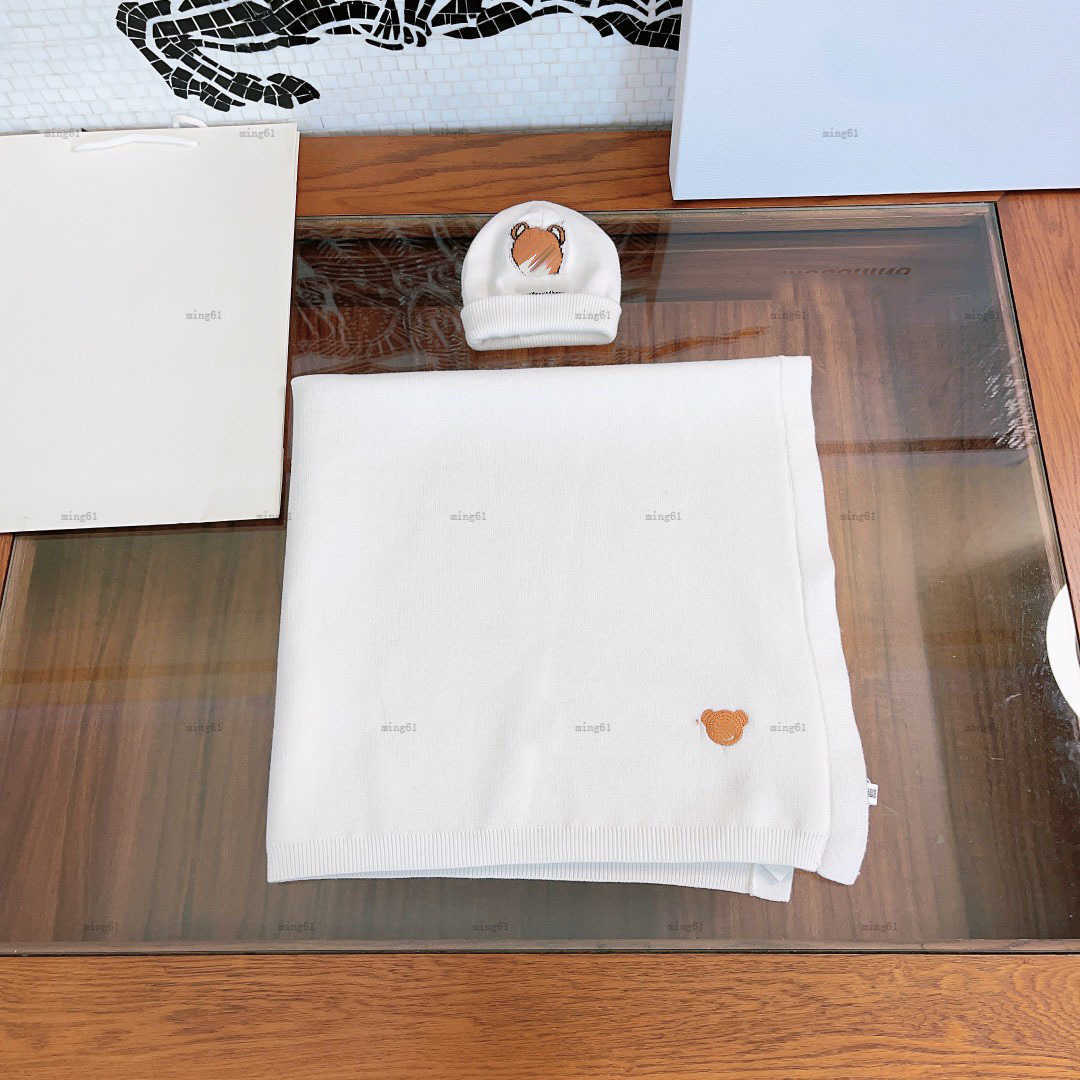 Brand newborn Blanket set baby infant Two piece set Size 80*80 CM Bear Head Print blanket and knitted hat