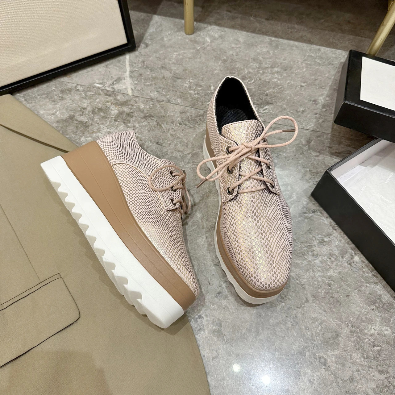 Spring womens flat shoes slide on Moccains womens casual shoes thick soled Brogue crawling sports shoes 240827