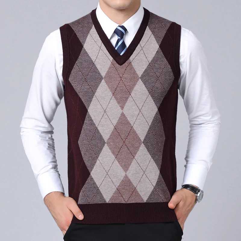 2025 New Fashion Brand Sweater For Mens Pullovers plaid Slim Fit Jumpers Knitred Vest Autumn Korean Style Casual Men ClothesXJ250904