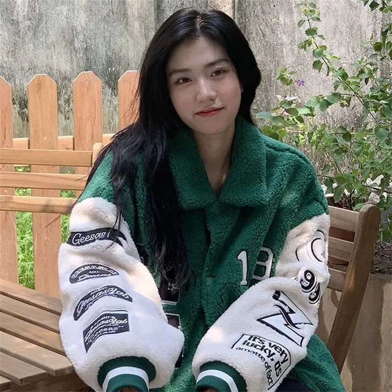Lamb Plush Baseball Uniform Autumn And Winter Wild Korean Loose And Fluffy BF Wind Jacket Womens Short Jacket Trend 240827