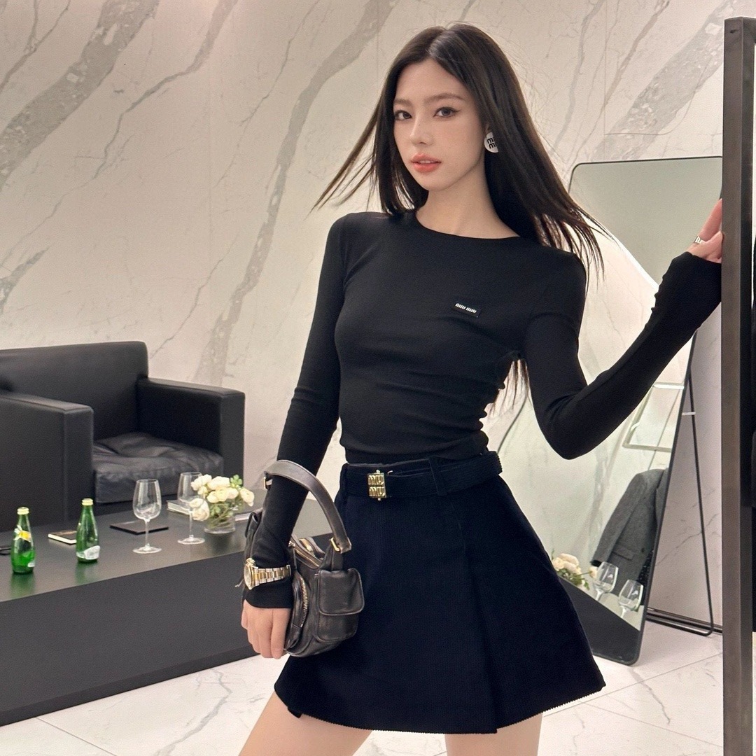 Zhang Yuanying's same M letter logo embroidered elastic long sleeved T-shirt for women, slim fit and slimming bottom top