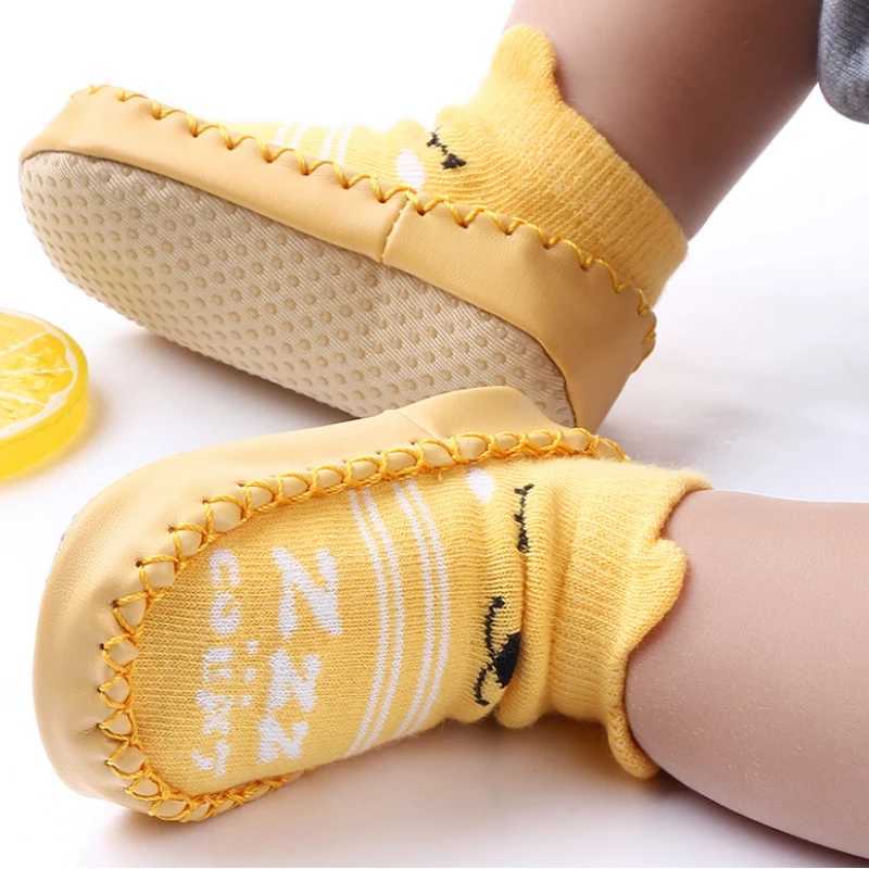 Newly born baby socks with rubber sole baby girl boy shoes spring and autumn baby floor socks non slip soft sole M240827