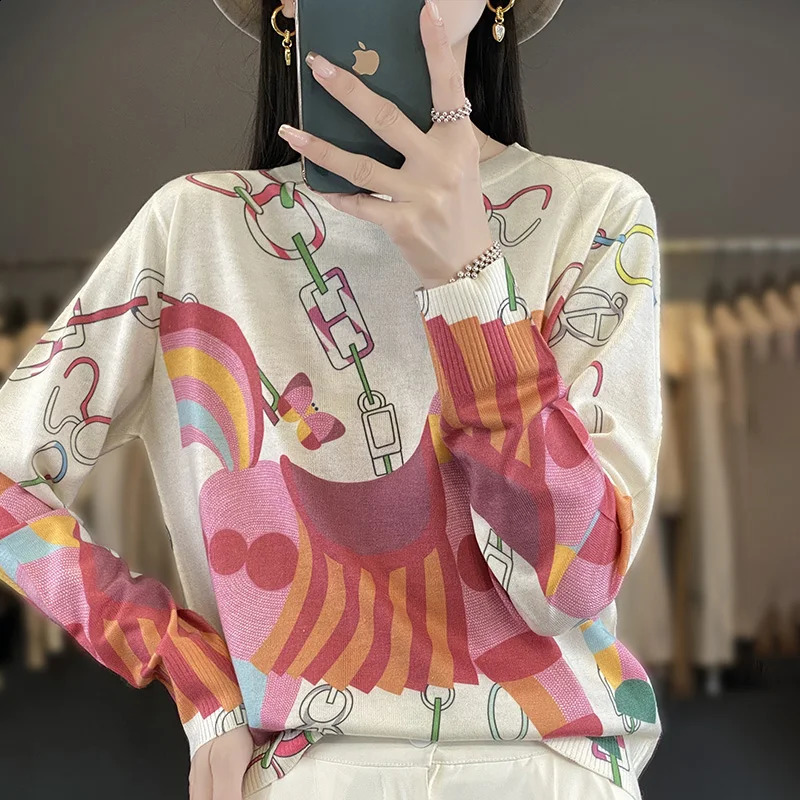 Autumn and Winter Knitted Wool Mulberry Silk Printed Round Neck Sweater Fashion Clown Loose Bottom 240827