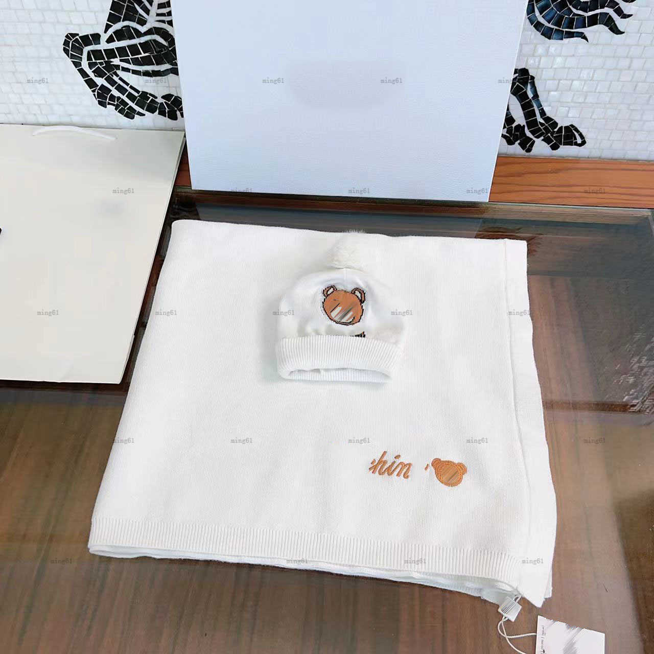 Brand newborn Blanket set baby infant Two piece set Size 80*80 CM Bear Head Print blanket and knitted hat