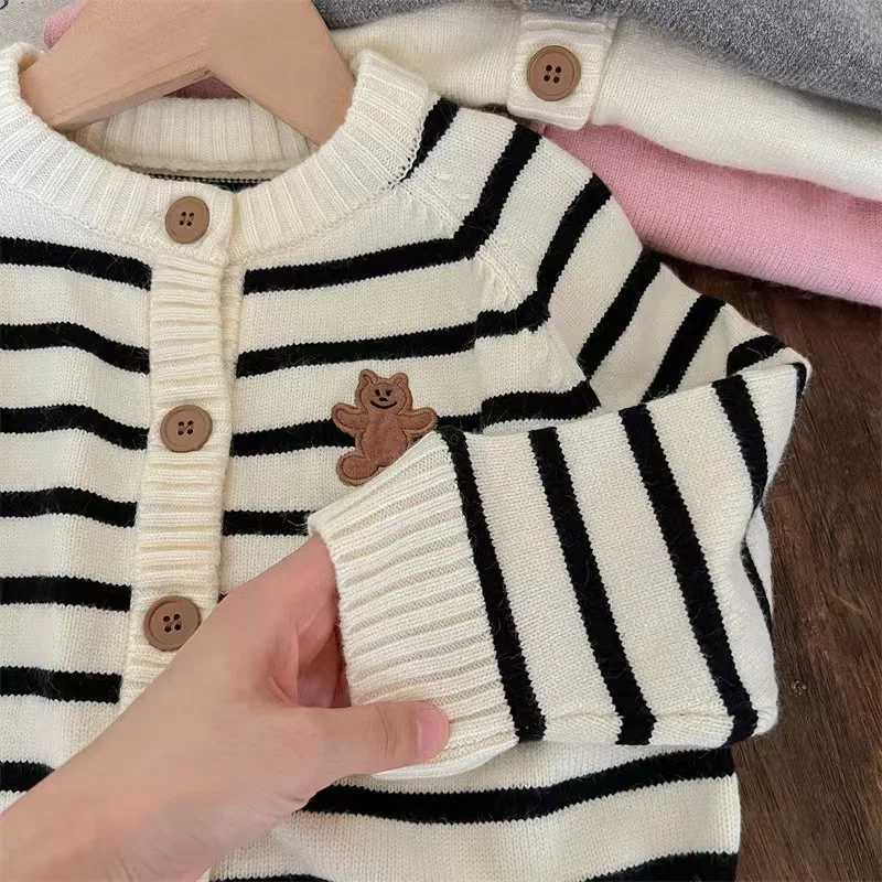2-8 autumn and winter new girls knitted cardigan wool sweater cartoon bear striped sweater girls and children warm knitted jacketW240824