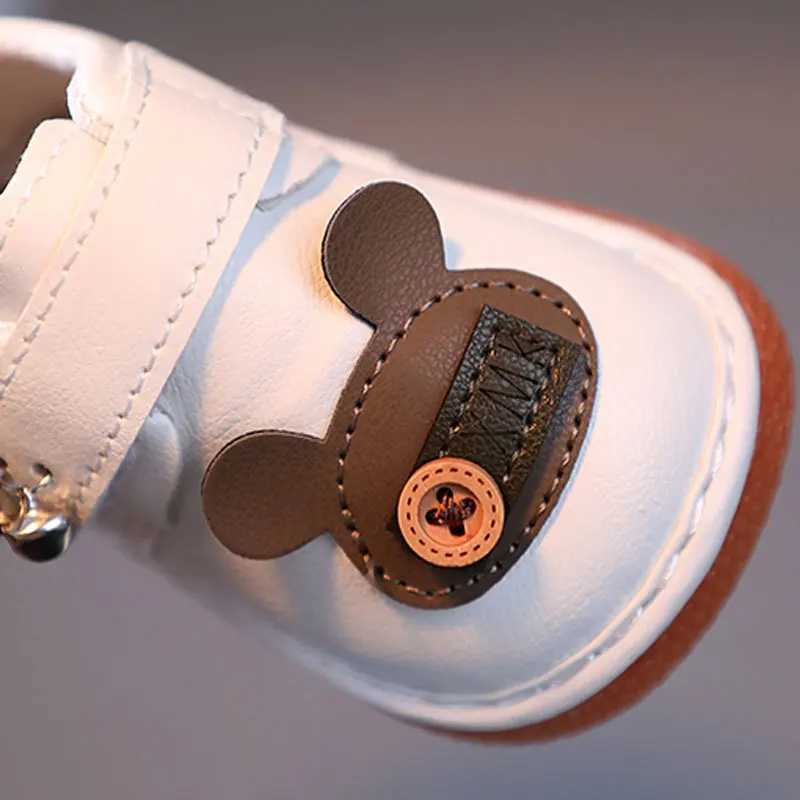 Baby shoes with classic striped leather for boys and girls multi colored rubber soles for toddlers anti slip first step baby Moccasins M240827