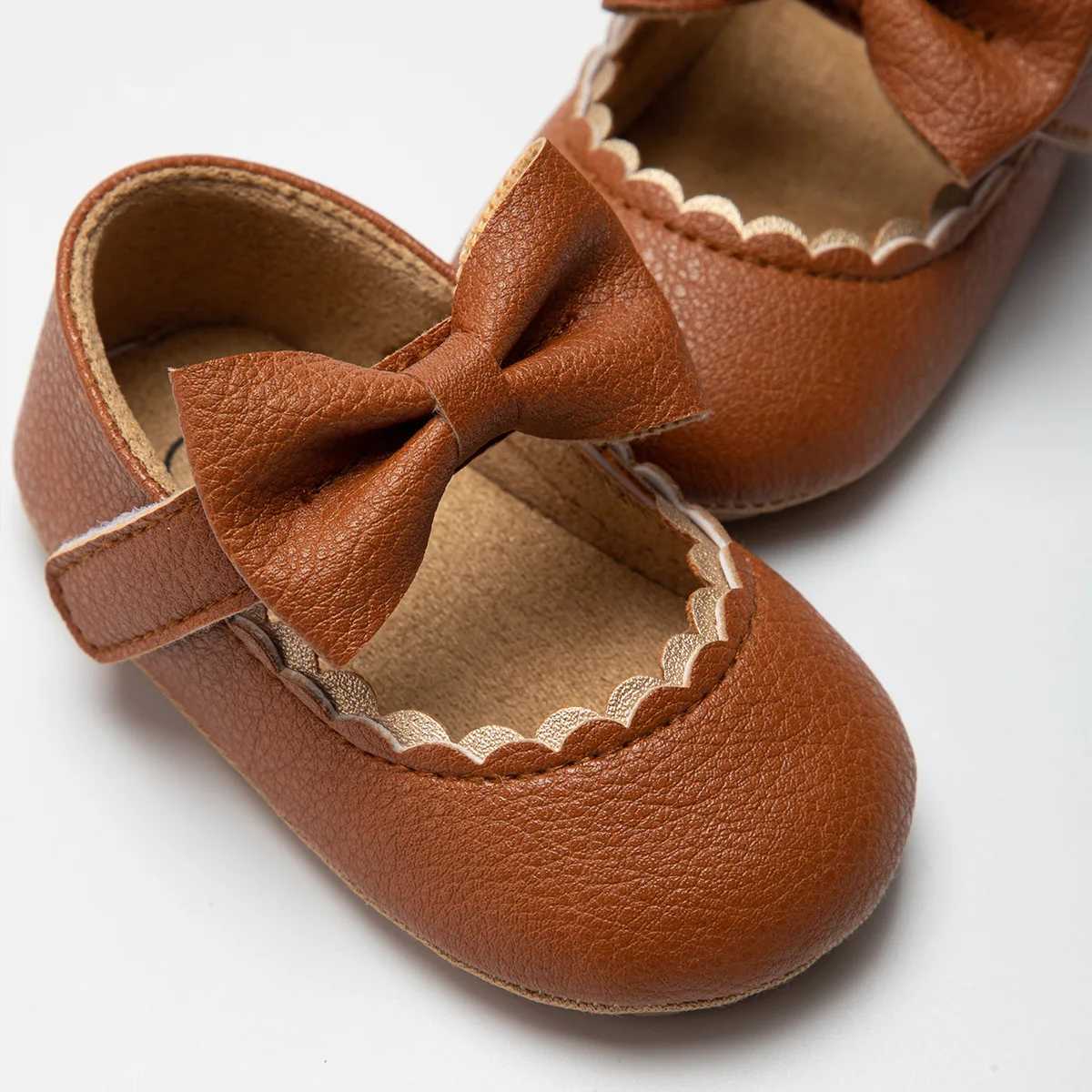 Baby Casual Shoes Baby Bow Knot Non slip Rubber Soft Bottom Flat PU First Walker Newborn Bow Decoration Mary Janes Shoes M240827