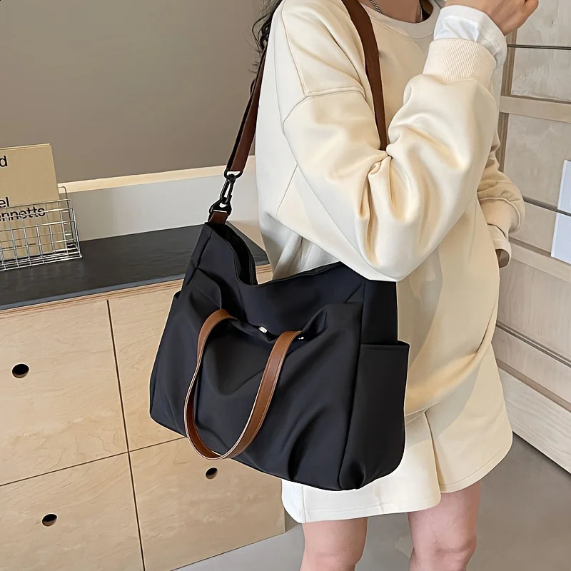Large Capacity Nylon Material Tote Bag Casual And Simple Style Shoulder Bag For Women Daily Commute 240827