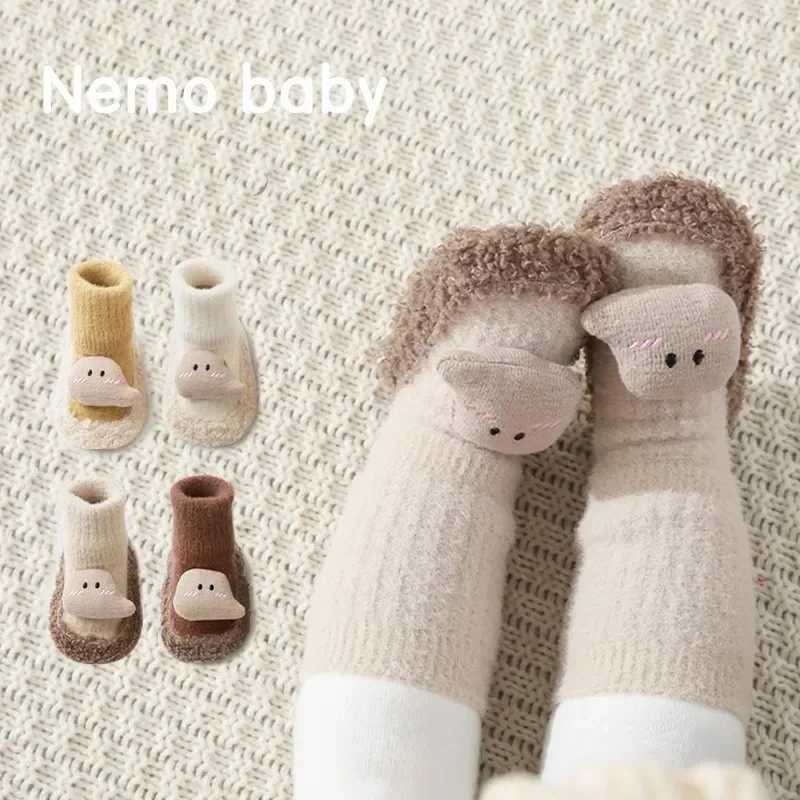1 pair of warm plush babys first walking cartoon cute cloud socks suitable for childrens autumn indoor anti slip floor shoes M240827