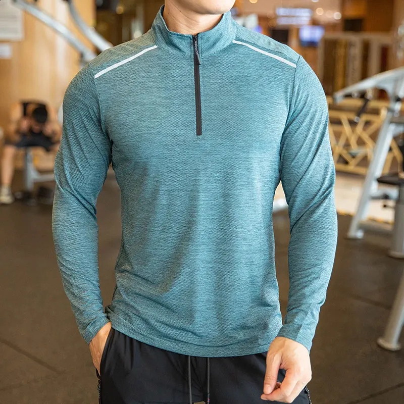 Quick drying and breathable running shirt for mens fitness sports Tshirt long sleeved gym zipper stand collar autumn winter 240827