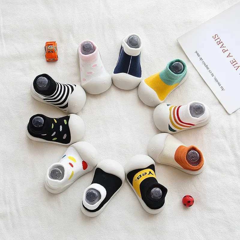 Childrens socks with cartoon stripes polka dots thin cotton breathable and non slip soft sole childrens shoes family 3D floor socks M240827