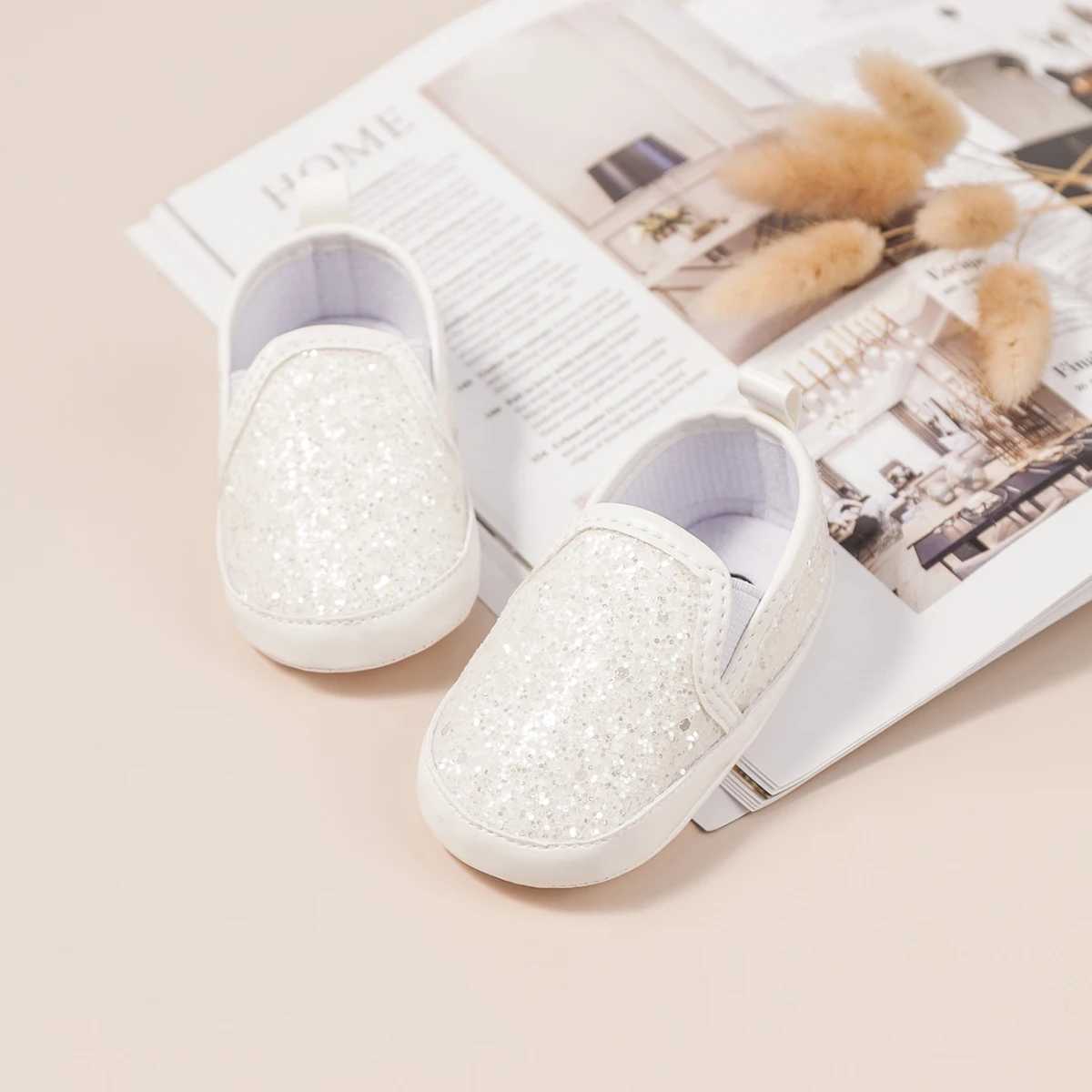 New baby shoes baby girl princess shoes shiny and fashionable cotton anti slip flat bottom first step for toddlers M240827
