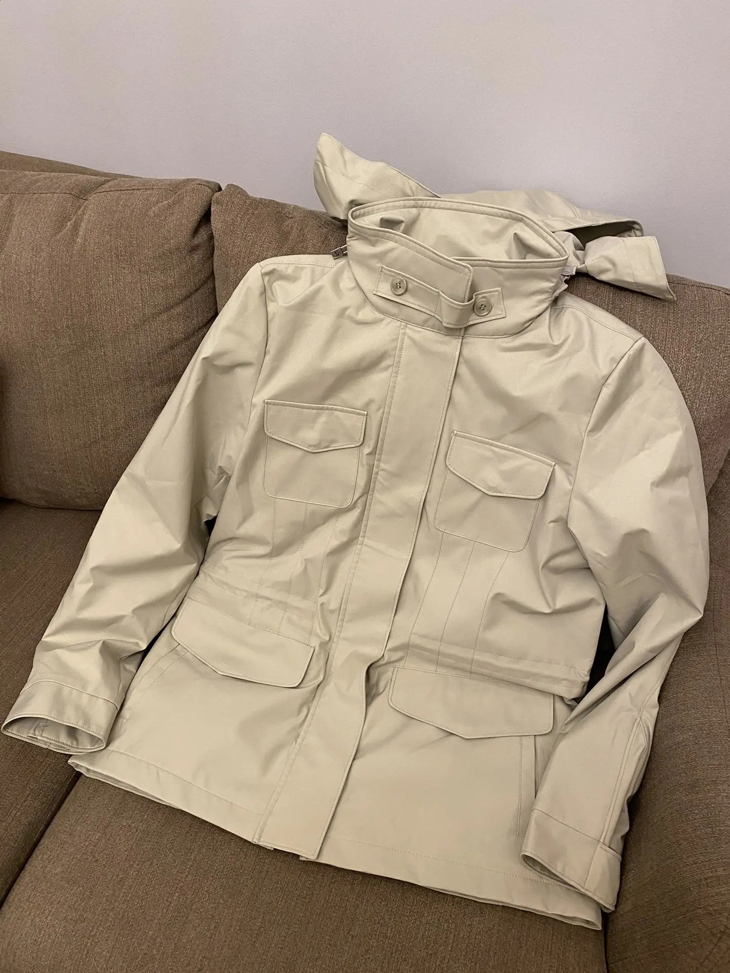 highquality traveler classic womens windbreaker European and American style jacket outdoor short 240826