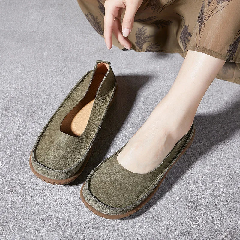 Round toe womens flat shoes autumn skate shoes shallow mouth Modis casual womens sports shoes retro skate shoes comfortable 240827