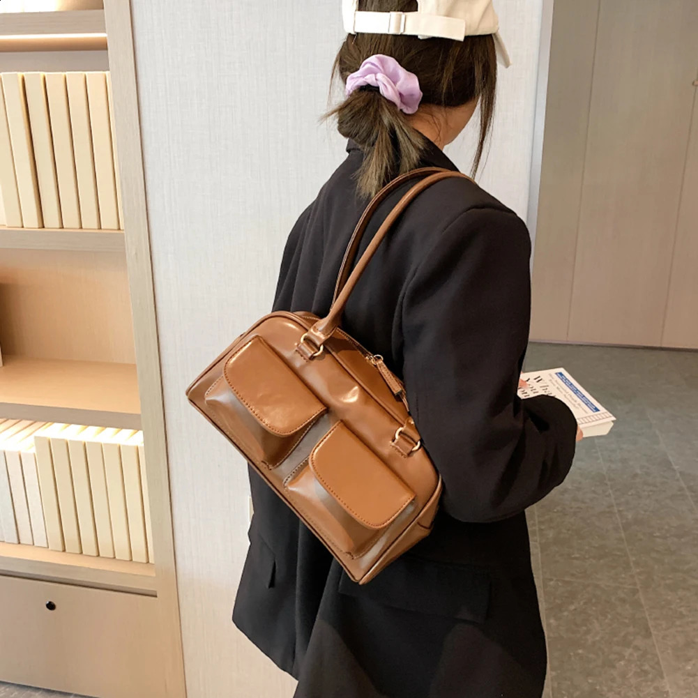 Retro red womens underwear leather foreskin multi pocket backpack homeless bag y ner handbag shoulder 240826