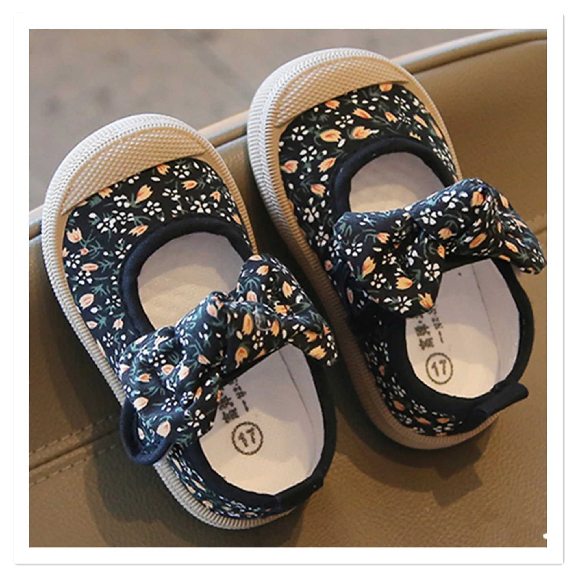 Spring and Autumn Girls Soft soled Casual Canvas Shoes Season Single Shoes Kindergarten Nylon Buckle Breathable Baby Walk M240827