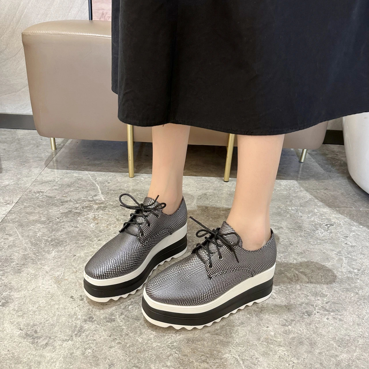 Spring womens flat shoes slide on Moccains womens casual shoes thick soled Brogue crawling sports shoes 240827