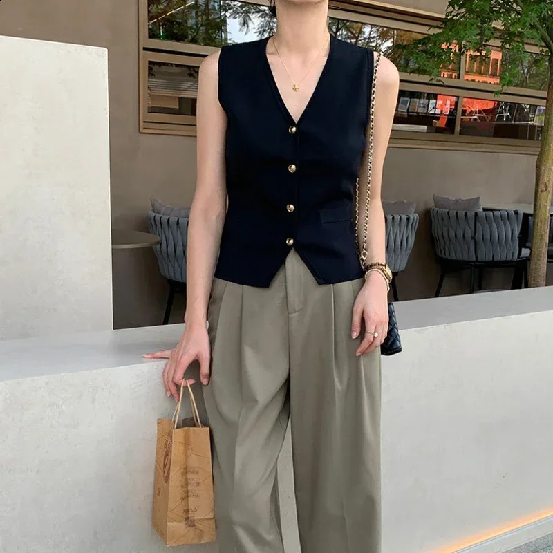 Summer Old Money Top Women Chic France Stylish Vneck Knitted Vest Solid Color Elegant Tops 2024 Waistcoat Minimal Style 240826
