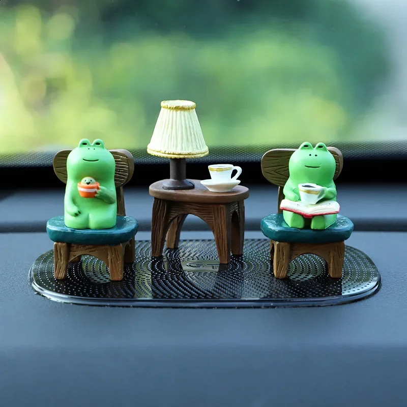 Japanese ZAKKA Frog Car Decoration Cartoon Animal Cat Ornaments Car Interior Decoration Office Table Ornaments 240827