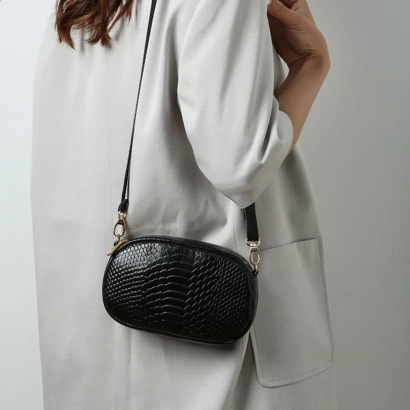 Leather wallet cute pocket single shoulder handheld clutch womens New small phone bag soft 240826