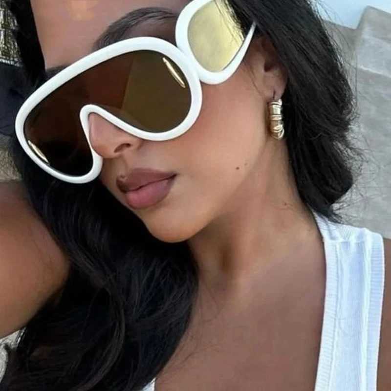 Oversized Wave Mask One-Piece Sunglasses Women Sports Y2K Punk Sun Glasses for Lady 2024 Luxury Brand Steampunk Eyewear Goggle Y240827