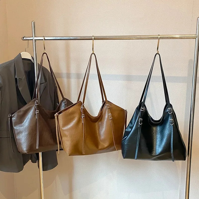 PU buckle womens shoulder bag solid color Versatile Western Style fashionable handbag soft Communicating handbag 240828