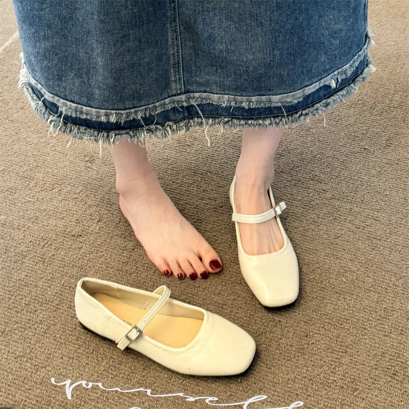 Shoes Woman Comfortable And Elegant Female Footwear Shallow Mouth Modis Retro Dress Grandma Flat Concise Retro Woman Sh 240826