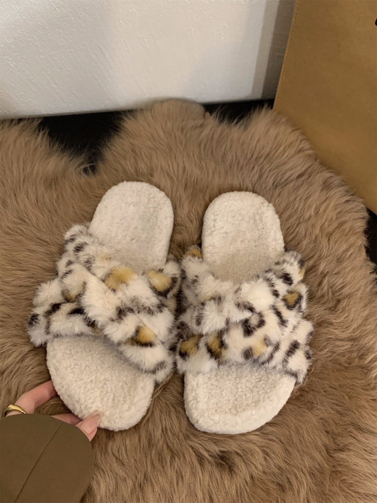 Cozy Leopard Print Slippers for Women - 2024 Winter Collection