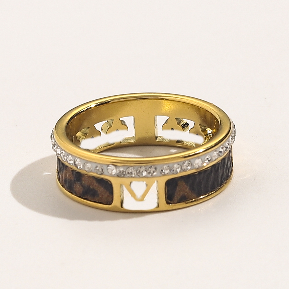 Designer Rings Luxury Jewelry Love Wedding Supplies Diamond Accessories Classic Gold Silver Fine Finger Ring for Women Wedding Ring Girlfriend Birthday Gift