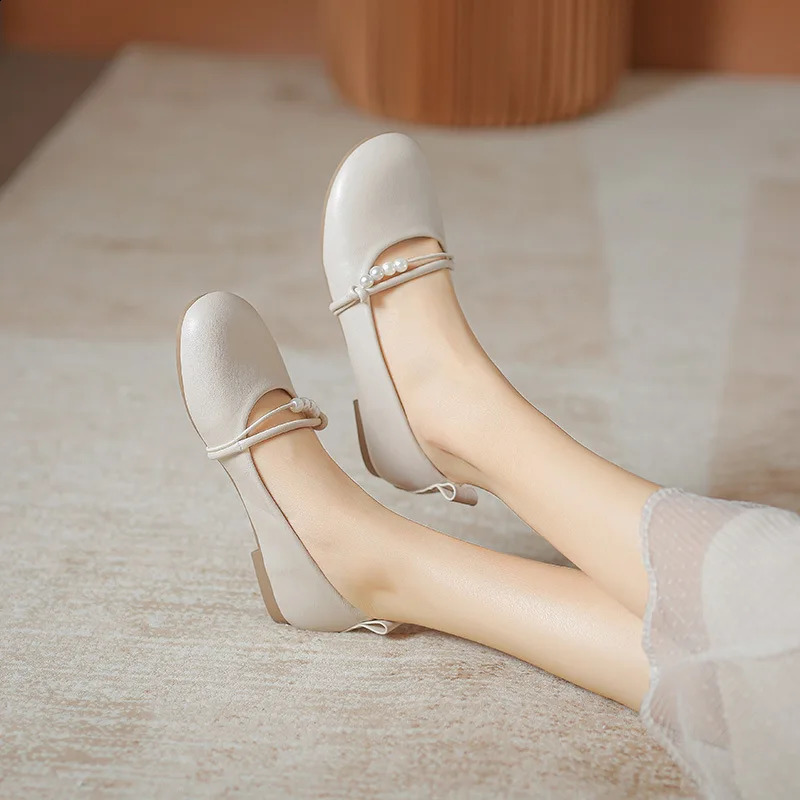 Shallow pearl decorative shoes for women 204 elegant casual womens sports shoes fully matched round toe flat bead Moccasin S 240827