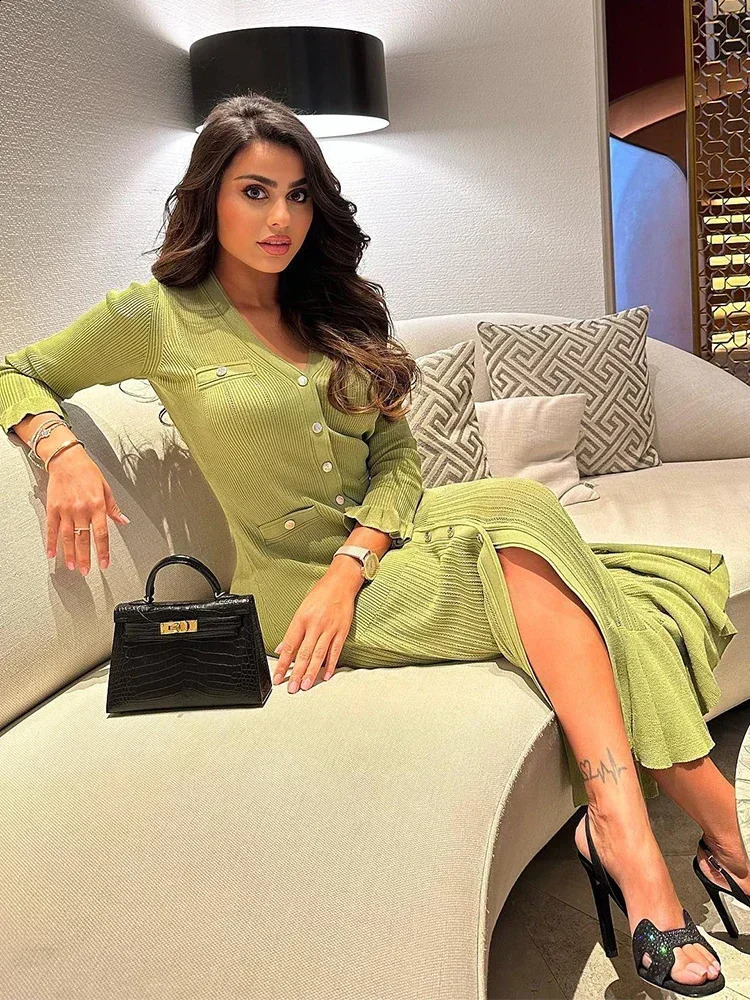 Fashionable pleated hem single chest solid knit Maxi dress fashionable V-neck long sleeved ultra-thin long skirt 240827