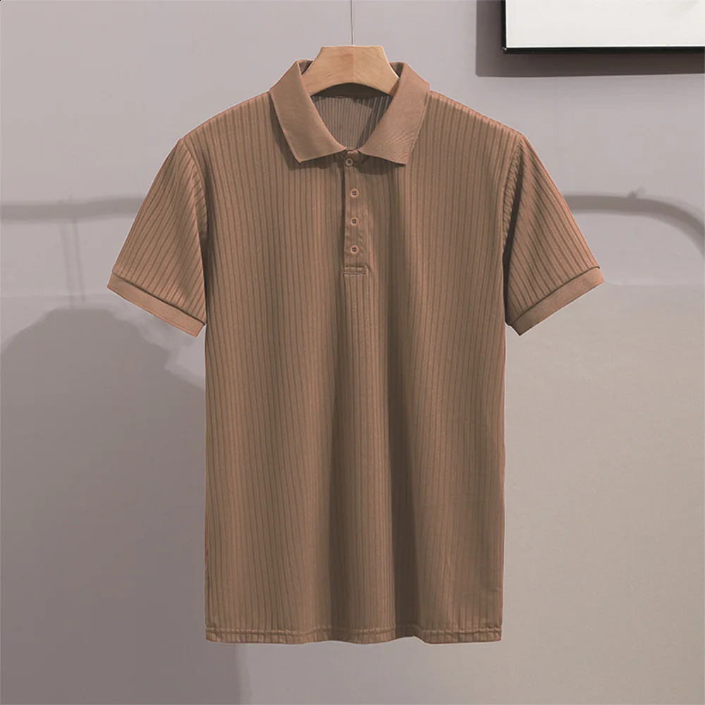 Mens polo shirt with high elasticity highquality Tshirt short sleeved mens gym sportswear strip clothing 240828