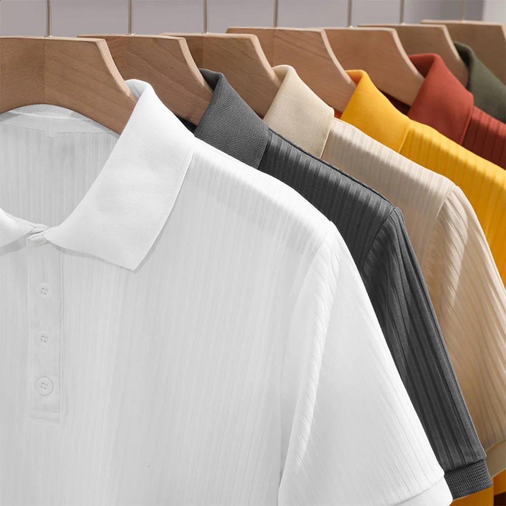 Mens polo shirt with high elasticity highquality Tshirt short sleeved mens gym sportswear strip clothing 240828