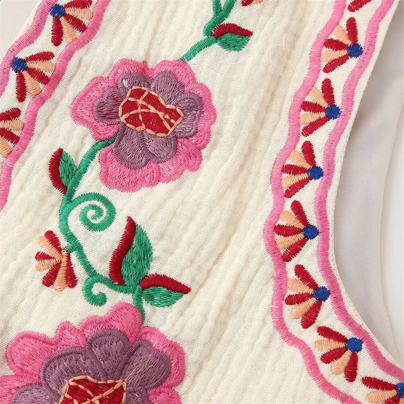 KEYANKETIAN launches Bohemian holiday style floral embroidery decorative vest for women thin waist coat crop top fashion jacket 240828