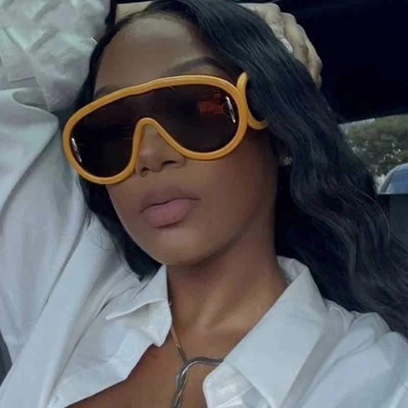 Oversized Wave Mask One-Piece Sunglasses Women Sports Y2K Punk Sun Glasses for Lady 2024 Luxury Brand Steampunk Eyewear Goggle Y240827