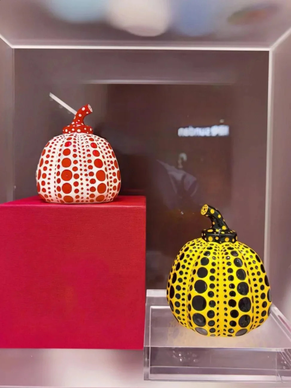 Kusama Yayoi Pumpkin Statue Japanese Art Wave Point Pumpkin Sculpture Morden Resin Crafts Office Home Interior Decor Gifts 240828