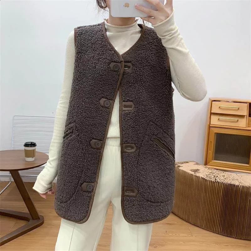 Autumn and Winter Womens Cashmere Medium length Tank Top Fashionable Retro Wearable Two Side Fur Integrated Sleeveless Tank Top 240828